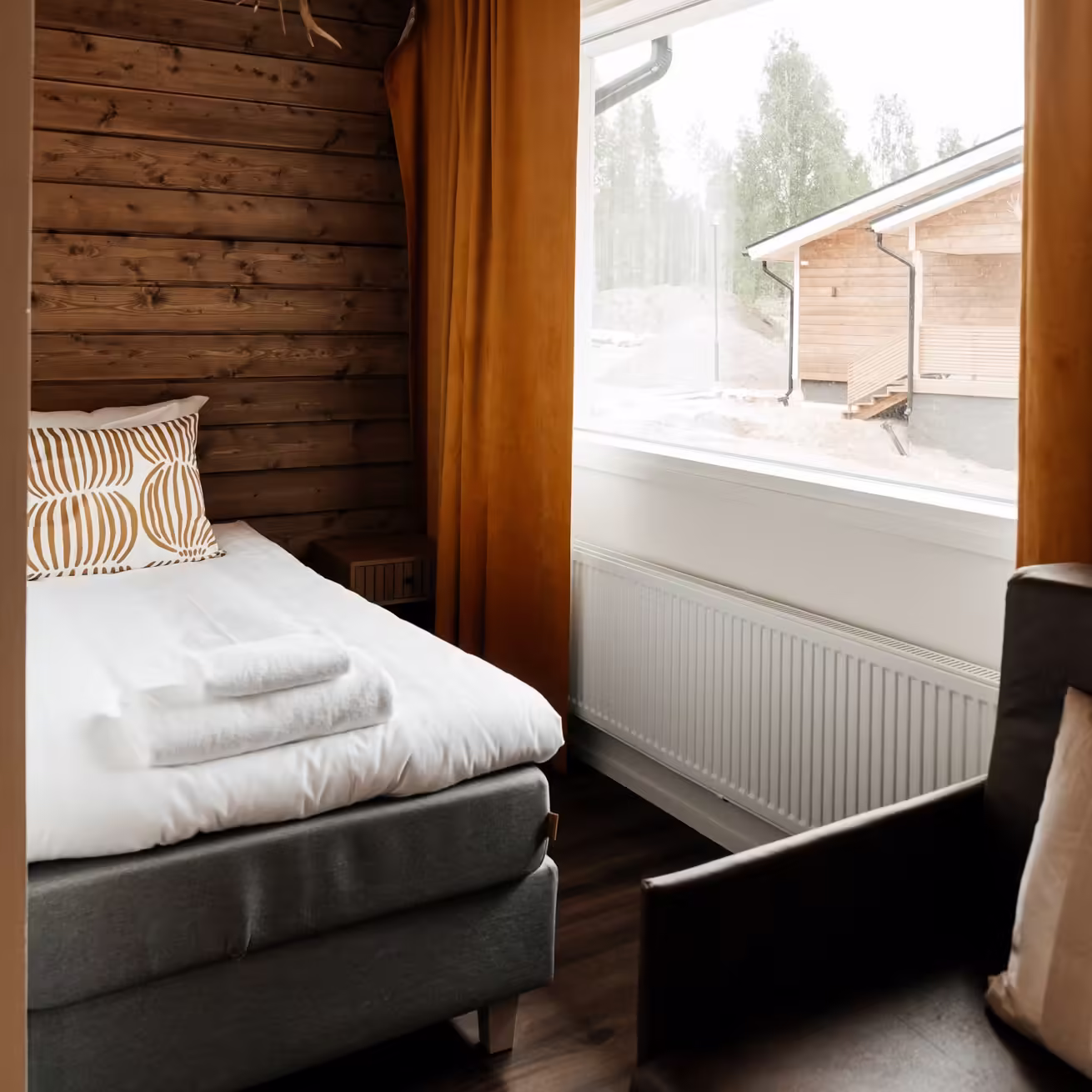 2024-07_Junior-Suite-Single-Bed_AR-ROOM_SM_Web-Still_1310x1310